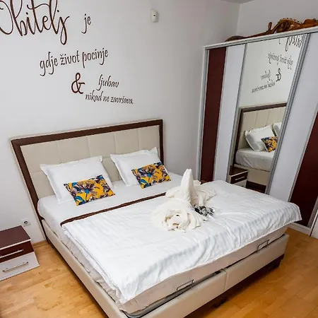 Novak Apartamento Pale