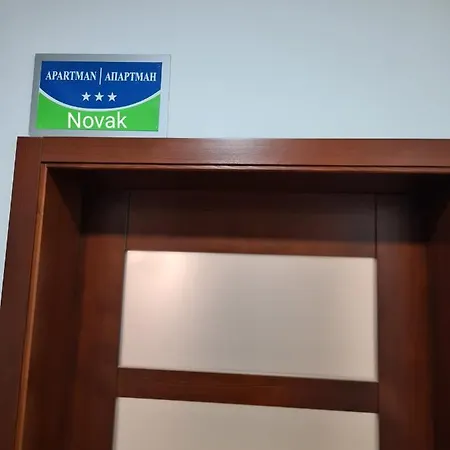 Novak Apartamento Pale