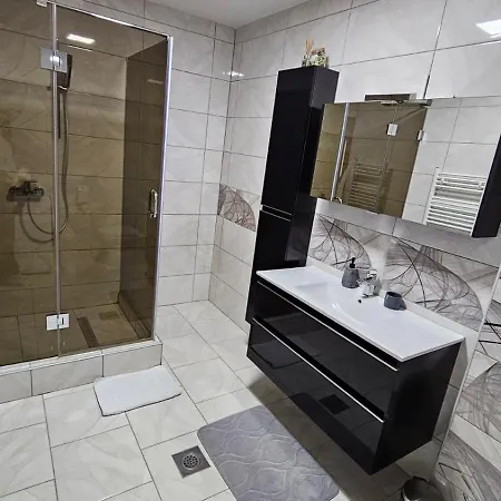 Novak Apartamento Pale
